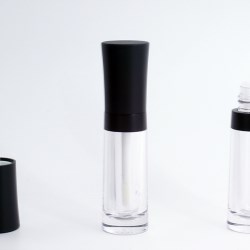 Lipgloss packaging with clear bottle